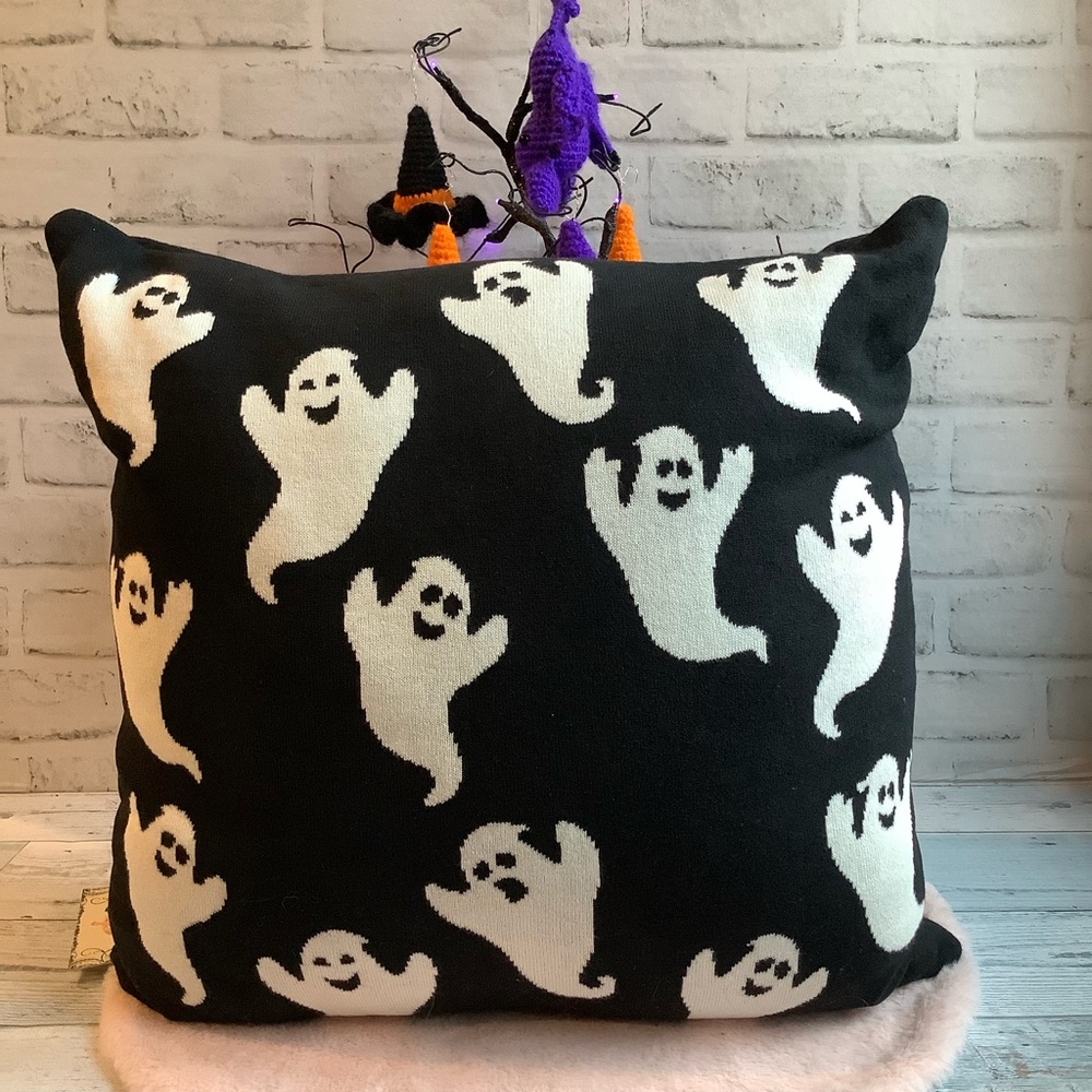 Hallow Home Knit Ghost Pillow